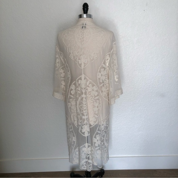 Windsor Ivory Lacey Embroidered Robe - Picture 8 of 12